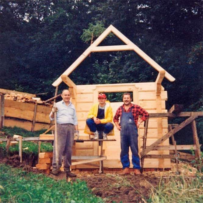 Karl-Dost-Hütte im Bau, der Grundsetin der Hospizarbeit