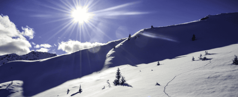 Winterlandschaft bei strahlendem Sonnenschein